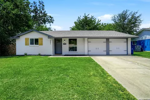 321 NW Wintercrest Rd, Burleson, TX 76028