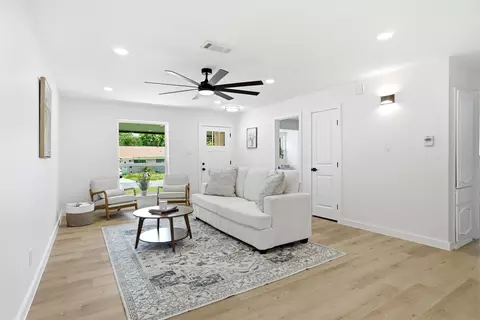 321 NW Wintercrest Rd, Burleson, TX 76028