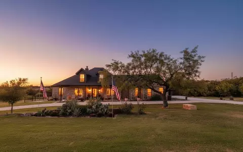 2125 Canyon Wren Loop, Graford, TX 76449