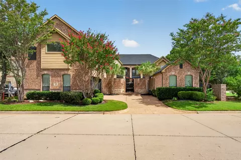 3801 Park Manor Ct, Arlington, TX 76017