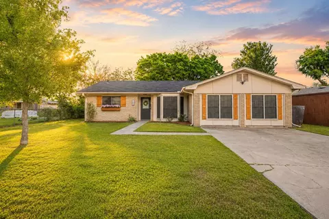 904 Kent Dr, Gainesville, TX 76240