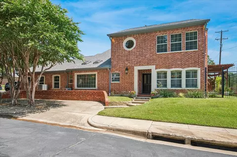 2702 Lawtherwood Ct, Dallas, TX 75214