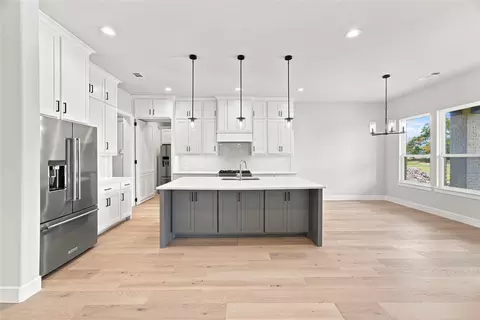 Kitchen - 3820 Jacks Loop, Midlothian, TX 76065 photo 2 of 3