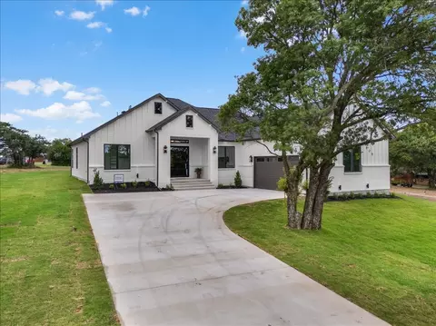 106 Mcclure Ct, Hudson Oaks, TX 76087