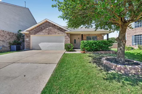 4205 Golden Sunset Ct, Fort Worth, TX 76244
