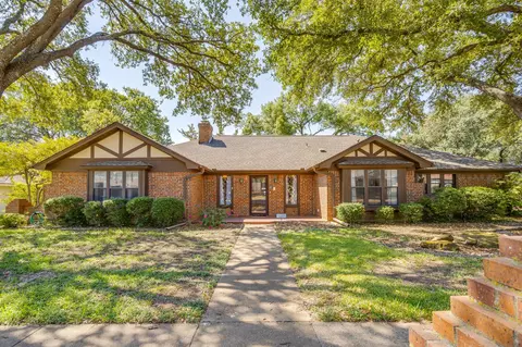 1405 Rockmoor Dr, Edgecliff Village, TX 76134