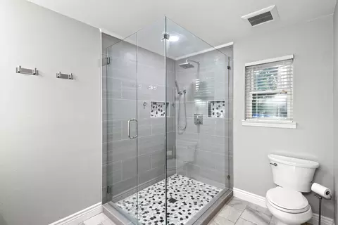 Bath - 102 Walnut Way, Euless, TX 76039 photo 1 of 3