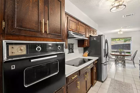 Kitchen - 102 Walnut Way, Euless, TX 76039 photo 4 of 5