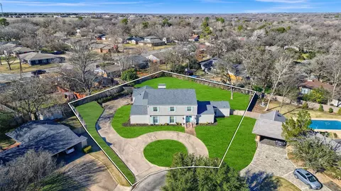 1016 Crestview Dr, Sherman, TX 75092