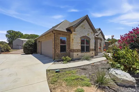 Exterior - 111 Flying Diamond Dr, Springtown, TX 76082 photo 3 of 6