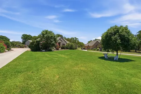 Exterior - 111 Flying Diamond Dr, Springtown, TX 76082 photo 2 of 6
