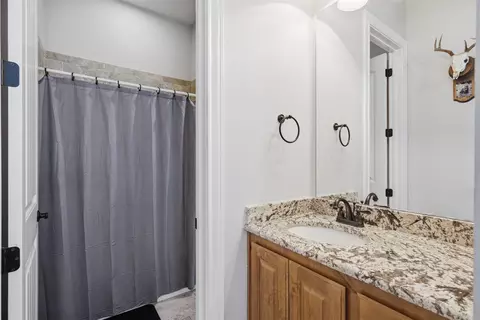 Bath - 111 Flying Diamond Dr, Springtown, TX 76082 photo 4 of 4