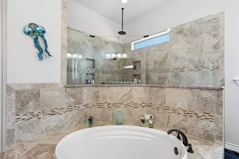 Bath - 111 Flying Diamond Dr, Springtown, TX 76082 photo 2 of 4