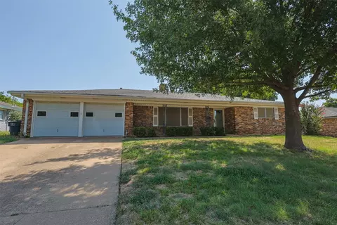 7601 Trimble Dr, Fort Worth, TX 76134