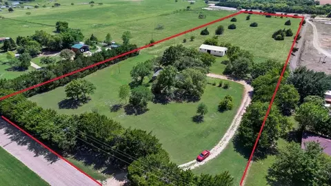 824 Batchler Rd, Red Oak, TX 75154