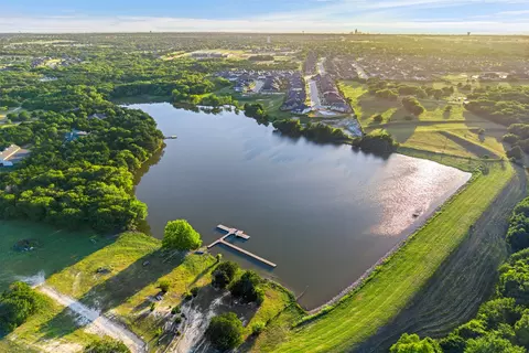 2837 Midlake Dr, Midlothian, TX 76065