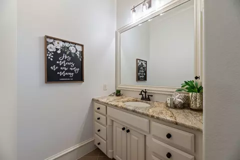 Bath - 737 Manor Dr, Argyle, TX 76226 photo 4 of 7