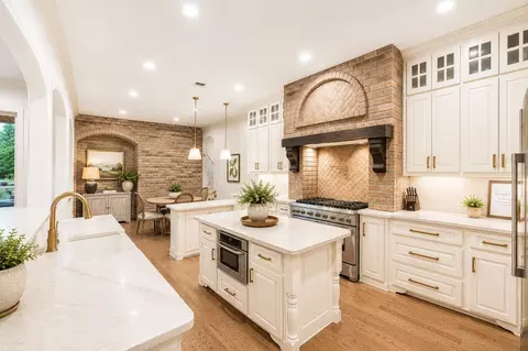 Kitchen - 737 Manor Dr, Argyle, TX 76226 photo 1 of 2