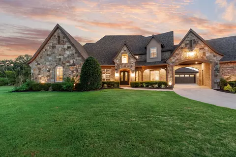 Exterior - 737 Manor Dr, Argyle, TX 76226 photo 1 of 5