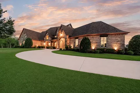 Exterior - 737 Manor Dr, Argyle, TX 76226 photo 2 of 5