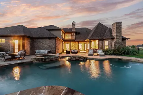 Exterior - 737 Manor Dr, Argyle, TX 76226 photo 4 of 5
