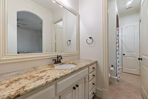 Bath - 737 Manor Dr, Argyle, TX 76226 photo 5 of 7