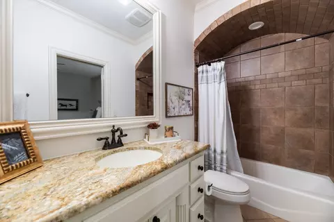 Bath - 737 Manor Dr, Argyle, TX 76226 photo 6 of 7