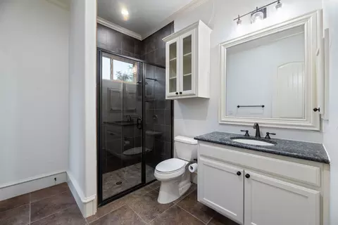 Bath - 737 Manor Dr, Argyle, TX 76226 photo 3 of 7