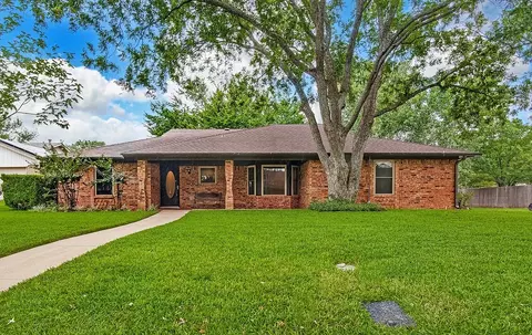 7700 Hunt Dr, North Richland Hills, TX 76182