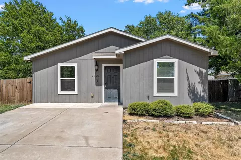 2724 Sarah St, Waco, TX 76706