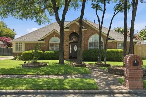 8417 Castle Creek Rd, North Richland Hills, TX 76182