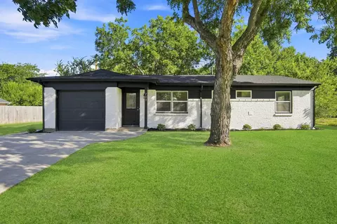 703 Casa Linda St, Ennis, TX 75119
