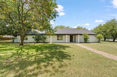 202 Roaring Springs Dr, Joshua, TX 76058