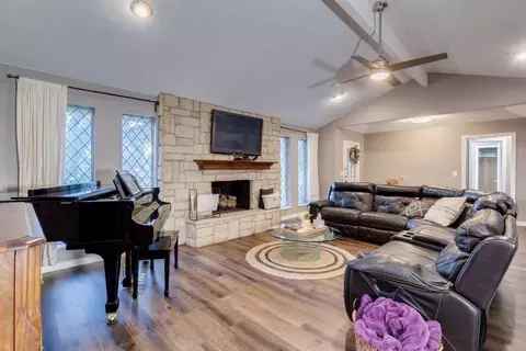Living - 2628 Dalgreen Ct, Plano, TX 75075 photo 2 of 3