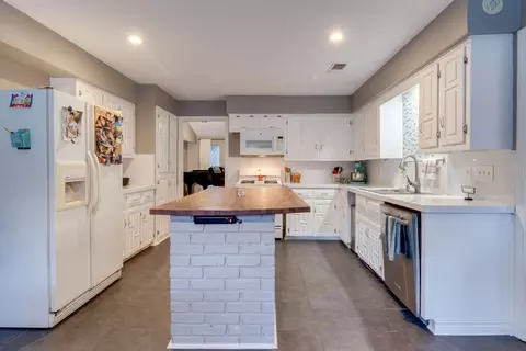 Kitchen - 2628 Dalgreen Ct, Plano, TX 75075 photo 2 of 3