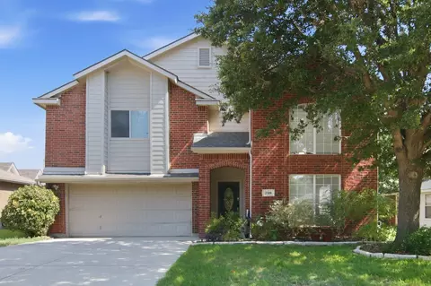 740 Cardinal Dr, Saginaw, TX 76131