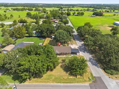 View/Area - 1115 E 6th St, Springtown, TX 76082 photo 1 of 3