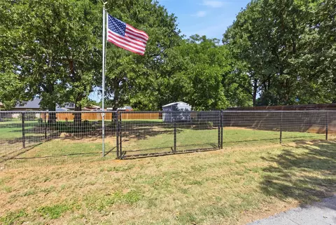 Exterior - 1115 E 6th St, Springtown, TX 76082 photo 7 of 7