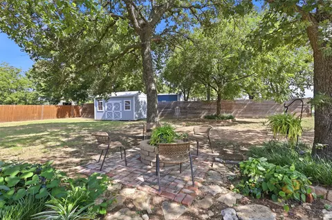 Exterior - 1115 E 6th St, Springtown, TX 76082 photo 5 of 7