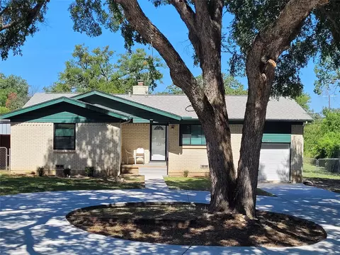 3233 Hiawatha Trl, Lake Worth, TX 76135