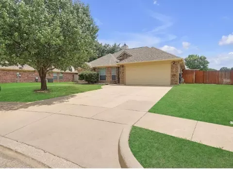 521 Acorn Ct, Saginaw, TX 76179