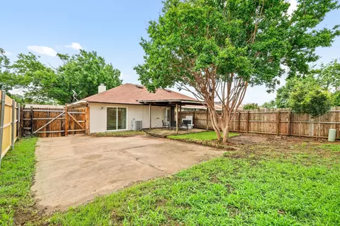 Exterior - 2911 Post Oak Dr, Euless, TX 76039 photo 6 of 6