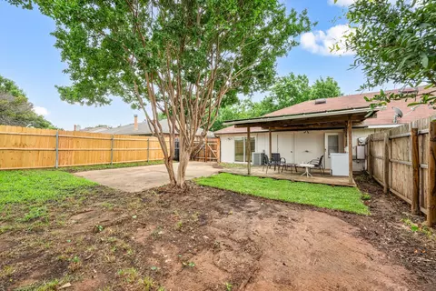 Exterior - 2911 Post Oak Dr, Euless, TX 76039 photo 5 of 6