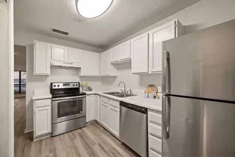 Kitchen - 2911 Post Oak Dr, Euless, TX 76039 photo 3 of 3