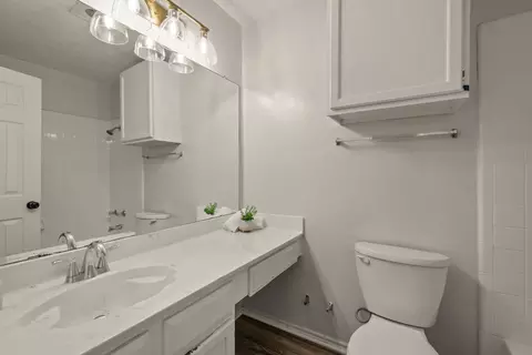 Bath - 2911 Post Oak Dr, Euless, TX 76039 photo 1 of 3