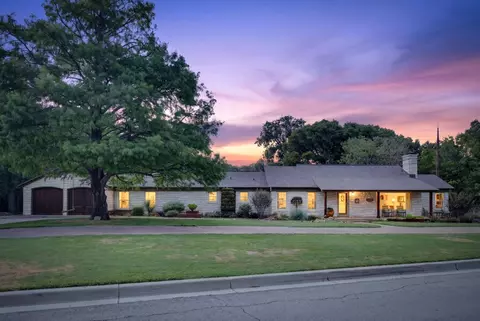 1709 Bluebonnet Dr, Fort Worth, TX 76111