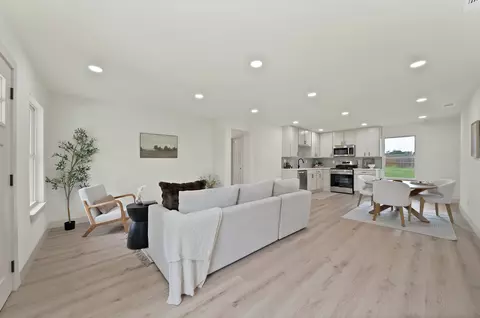 6729 Wallis Rd, Lake Worth, TX 76135