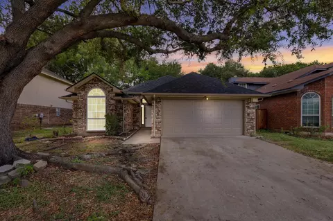 8812 Sabinas Trl, Fort Worth, TX 76118