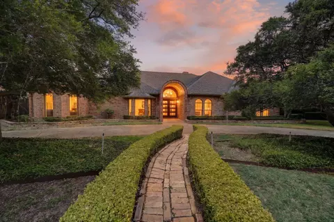 10101 Bridgegate Ln, Dallas, TX 75243