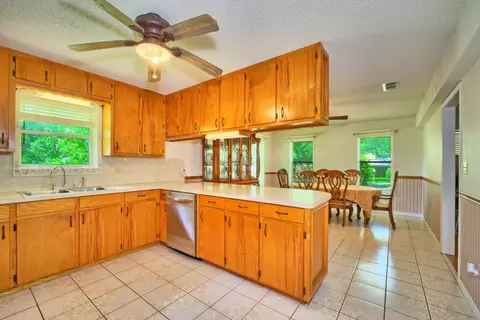 Kitchen - 731 Pecan Estates Loop, Hemphill, TX 75948 photo 4 of 4